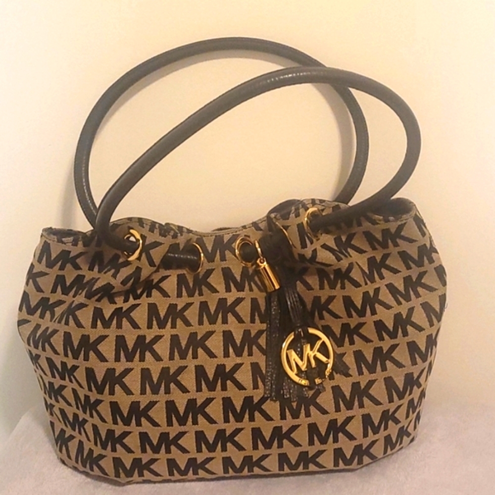 Michael Kors East West Ring Signature Logo Tote